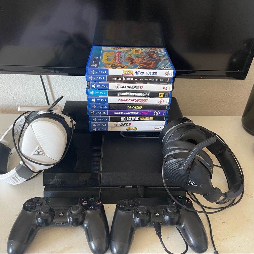PlayStation 4 like new